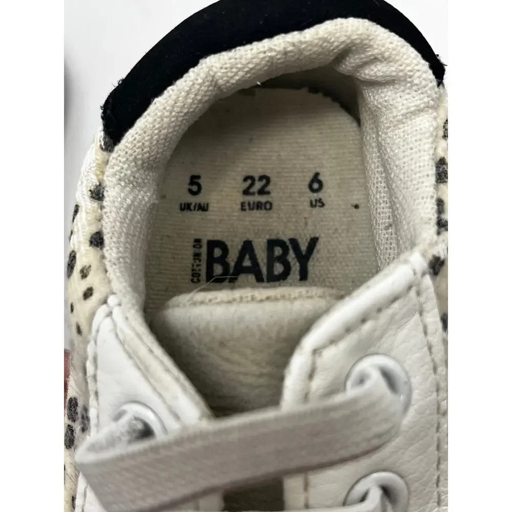 Cotton on Baby Toddler Slip On Sneakers w/soft furry sides Pre-Owned size 6